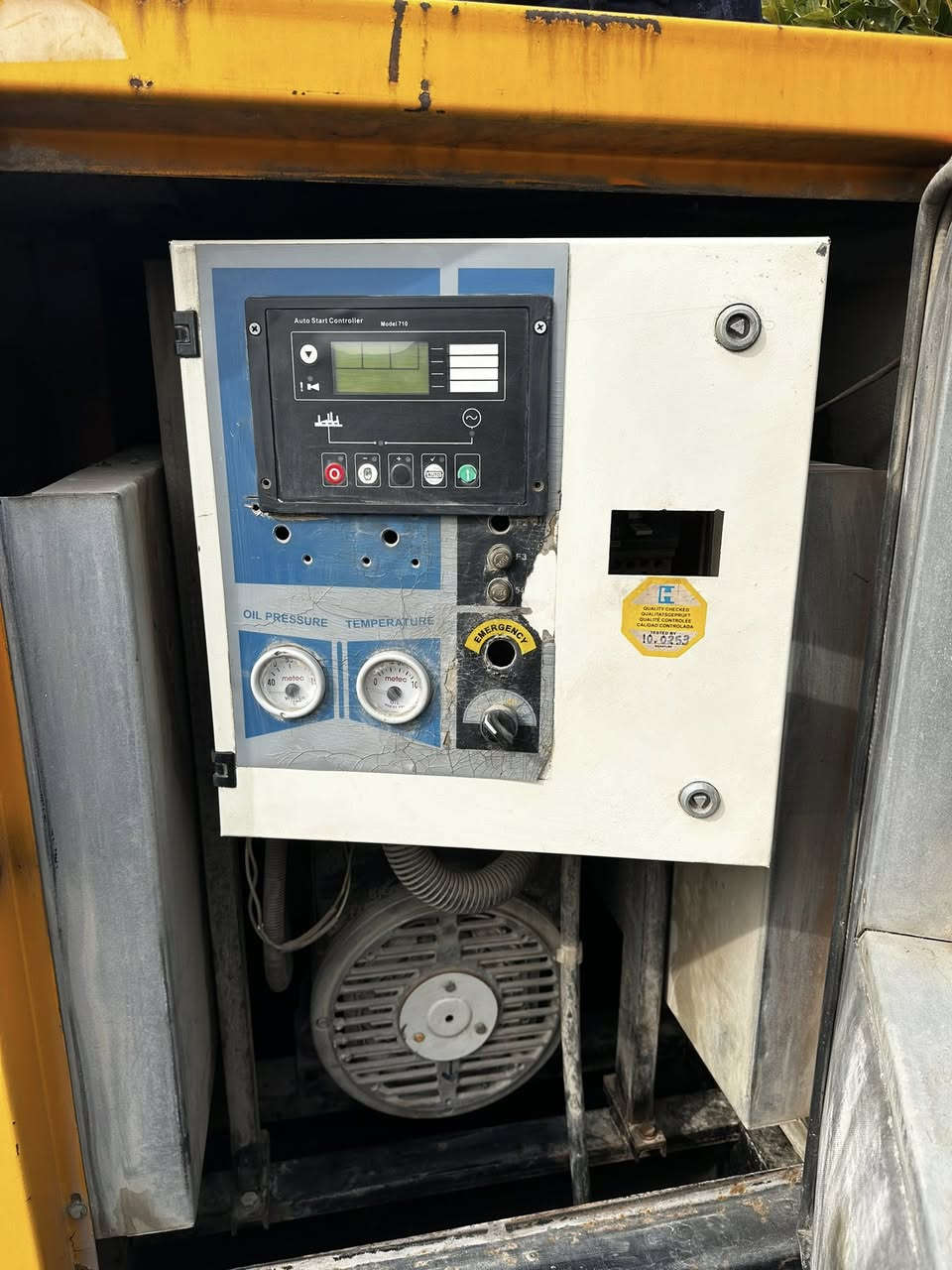 مولدة بيركنز انكليزي اصلي كاتم 30kv للبيع
المولدة شغالة مابيها اي نقص و المحرك ٣ سلندر ابلادي ما مفتوح  . + التانكي مع المولد 

* المولدة استخدام للبيت فقط
مكانها بغداد شارع فلسطين قرب نادي التركماني 

السعر ب٤٣

***********
