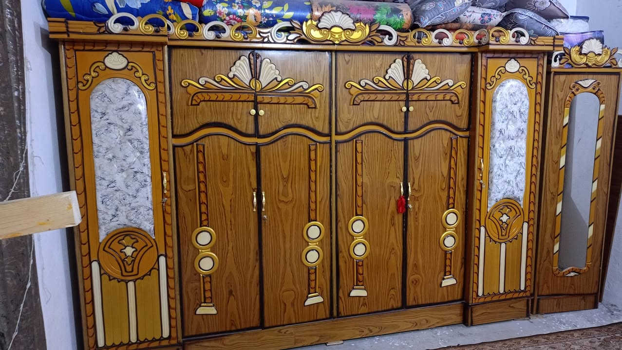 لام عليكم غرفه للبيع السعر خاص نظيفه جديده ***********
