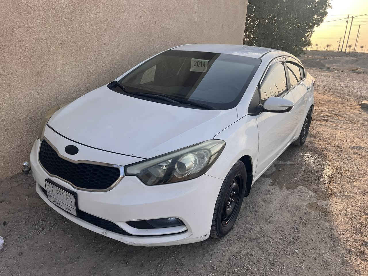 كيا سيراتو موديل 14  بغداد سنويه لل 28  سياره متجيه بدون لقود ودواخل بس قماره السعر 80 وبيها محال او مراوس ازيره  لو اوبامه تكسي تبريد تخم تاير صدر امامي خلفي محرك 1800   ***********.
