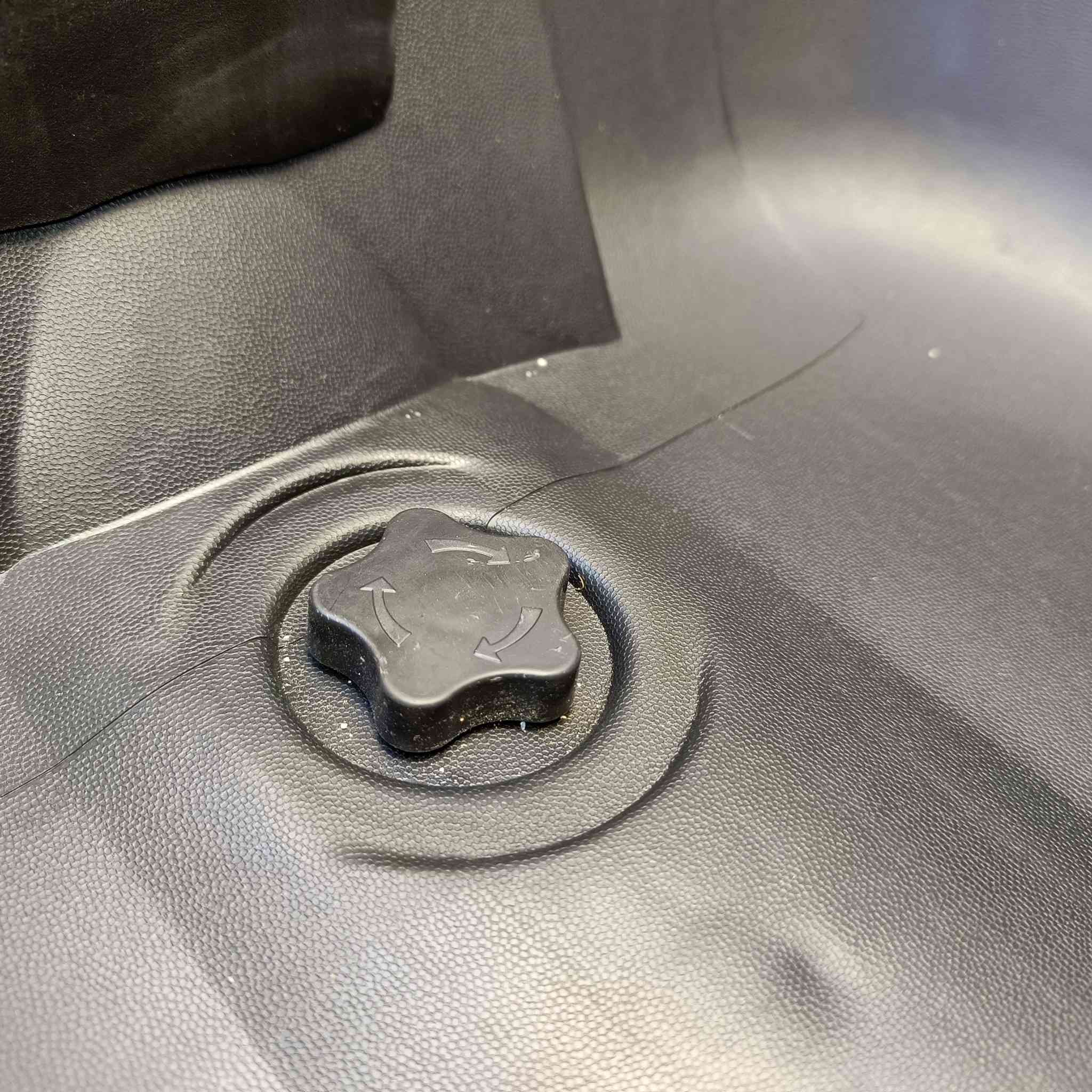 السلام عليكم اخوان عندي صندوك وخوذه للبيع جديدات استخدام يومين واتساب ***********
