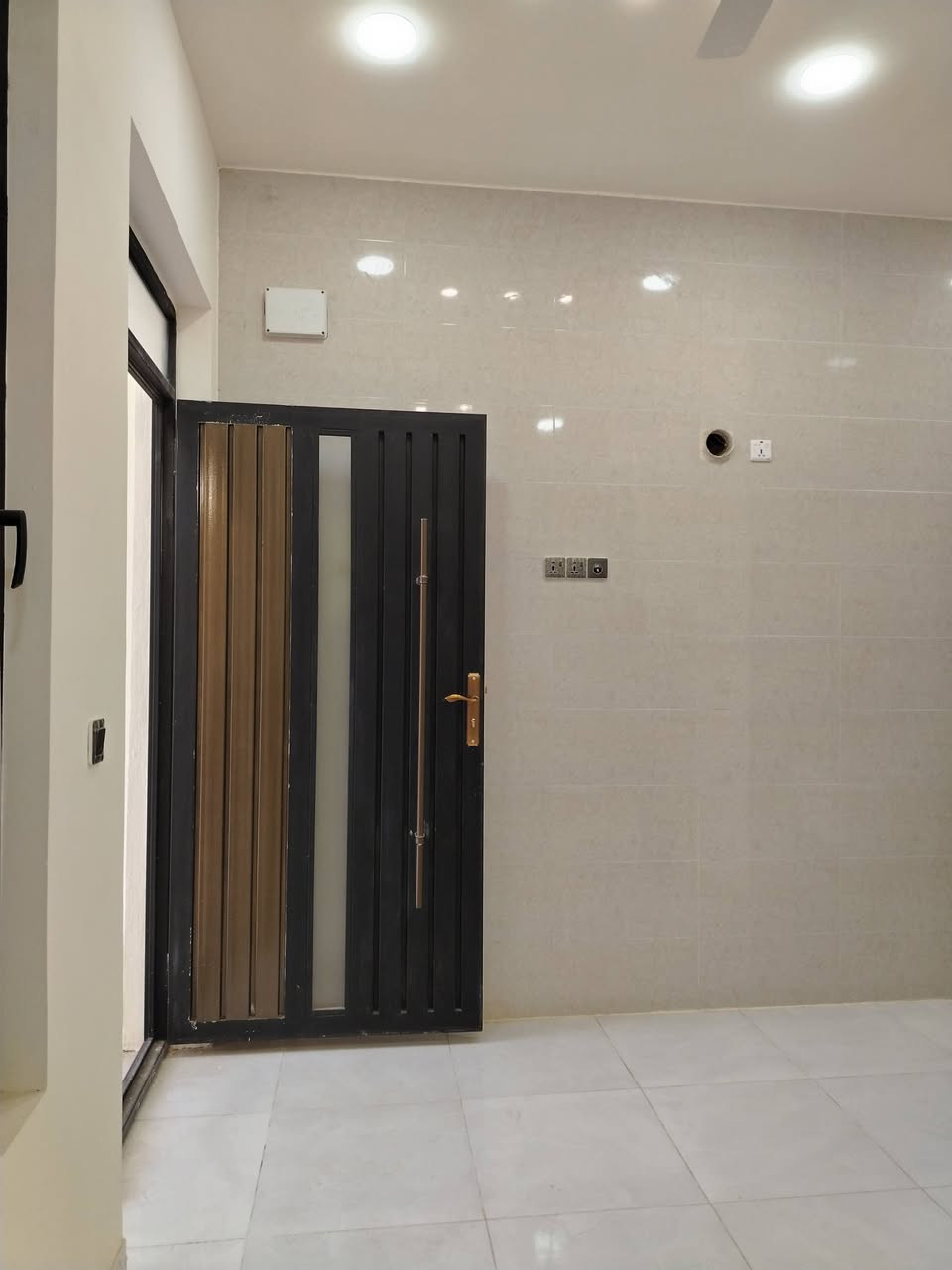 #مكتب_نيوهاوس_للعقار
للبيع ٥٠م بناء حديث منطقة الفرات بسعر مناسب 
.......
اعلان رقم ٤٠٧
.......
مشتمل ٥٠م طابقين ونص بناء حديث واجهة ٥ نزال ١٠
فول درجة اولى
في منطقة الفرات بظهر الهياكل مباشرةََ
للاستفسار *********** متوفر واتس اب اتصال
مكتب نيو هاوس للعقار الكائن في
حي الجهاد الديوان مقابل الامانة قرب كوفي ركن الديوان
