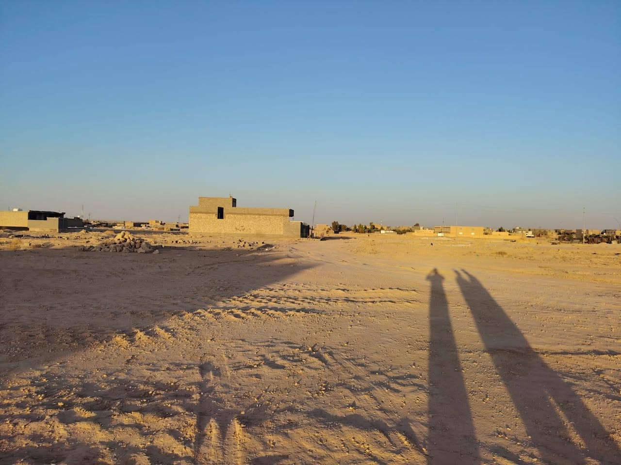 (( بيع مستعجل)) 
قطعة أرض للبيع طابو صرف في حديثة خلف دار الأستاذ شهاب احمد ساير
مساحة:250م
 مخدومه ماء كهرباء 
السعر خاص 
عنوان المكتب: الانبار حديثة حي العسكري مقابل أسواق علي نصيف 
للاستفسار الاتصال على الرقم 
***********

