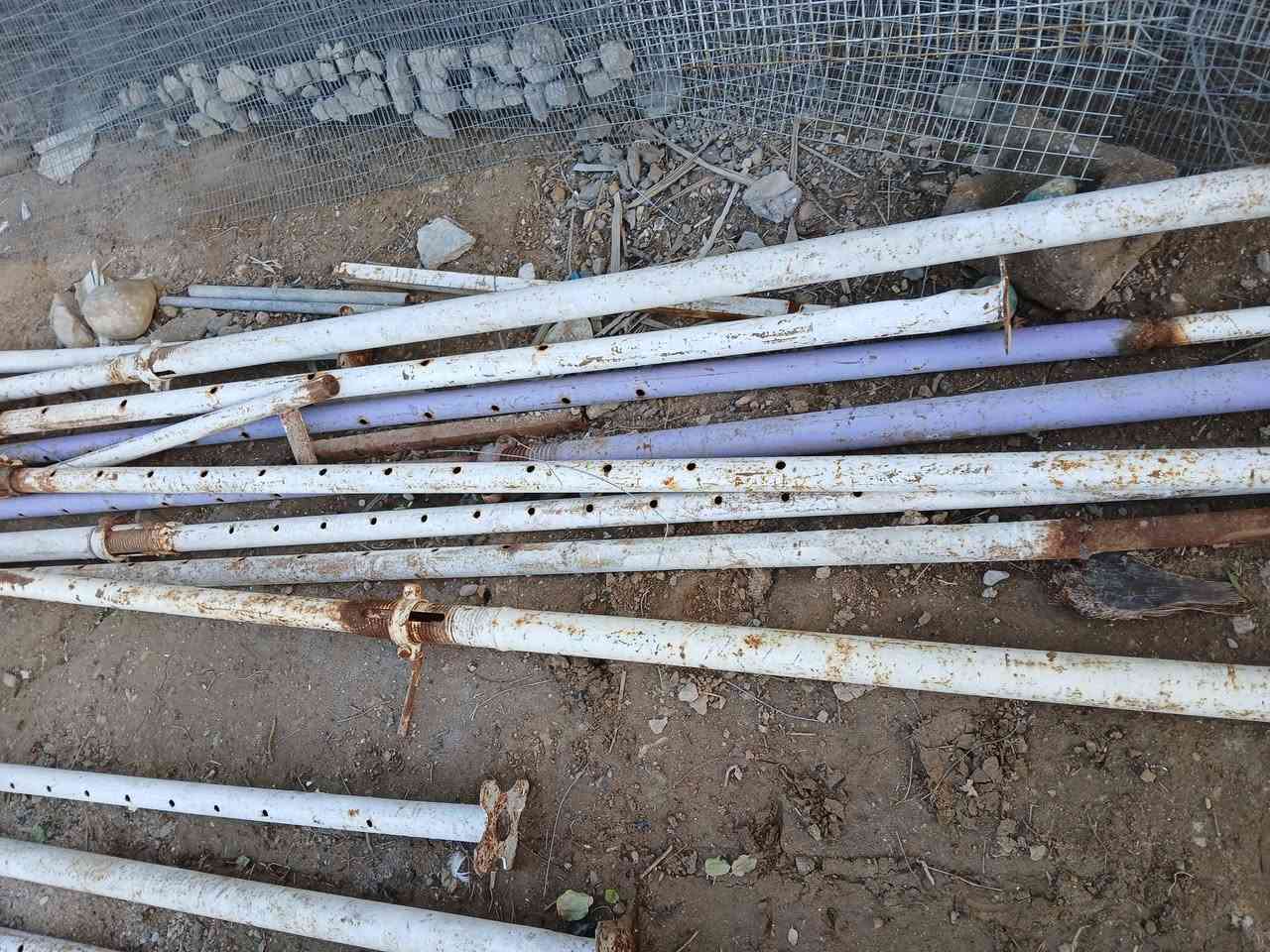 سندويش 20 قطعة طول الوحدة  3 متر بالاضافة الى كصات تقريبا 5 قطع . المتر ب7 الاف .
+ جكات بناء العدد 10 
الجك ب10 الاف .
العنوان قضاء النصر .‏
اتصال واستفسار ‪0774 853 7710‬‏
