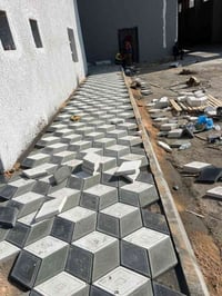 عمل انواع المقرنص، والمرمر، والبورسلين، والساقيه والكربستون ،والبازلت ...