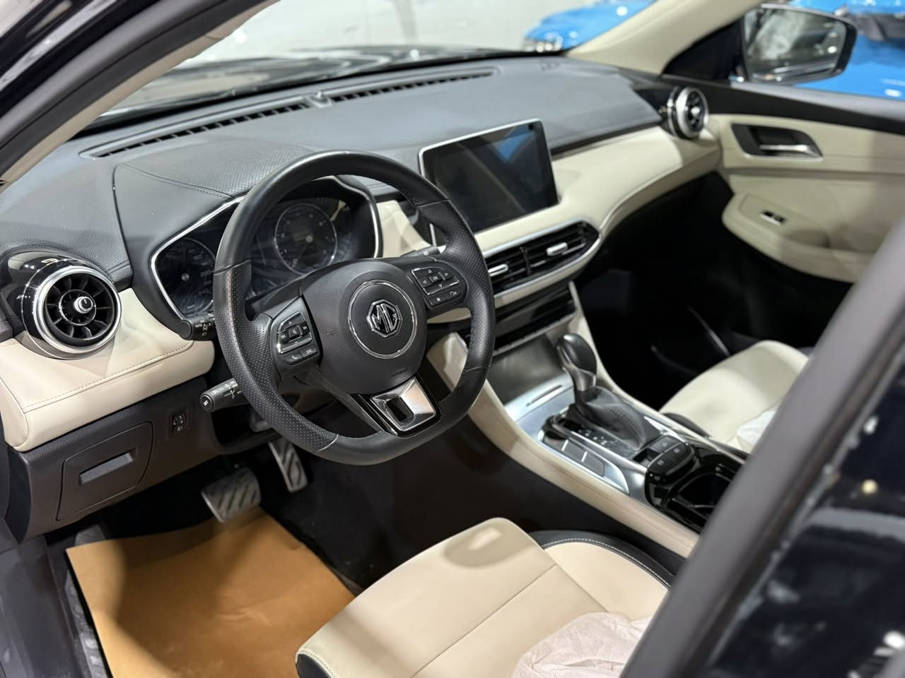 MG HS 2023
Mg hs موديل 2023 

صفركيلومتر مرقم اربيل كامل

محرك  20 تيربو 

🔥السعر :- 157 ورقه  

*********** - ***********
