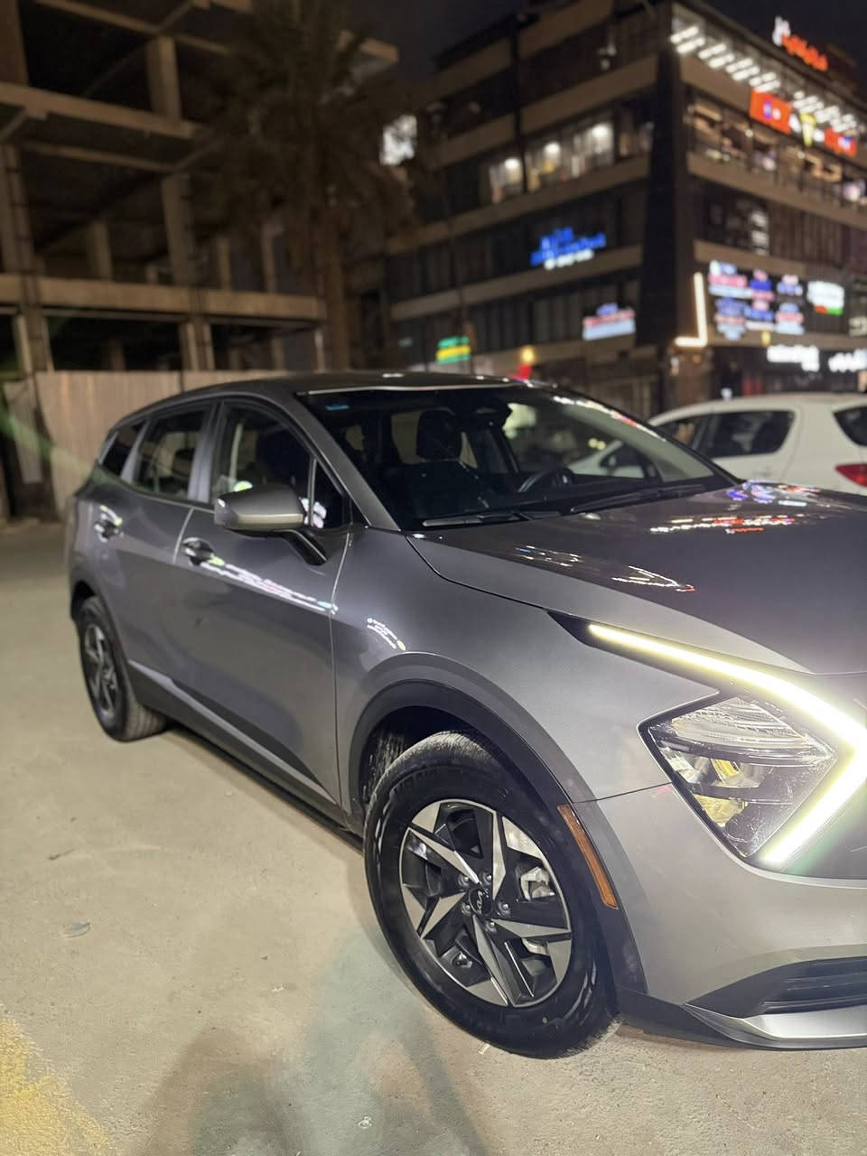 السلام عليكم 
كيا سبورتج 2023 رقم بغداد الجديد هايبرد وارد امريكي صور الحادث مرفقة  
المواصفات : 
شاشة ديجتال / 
كير ماوس / 
تدفئة كشنات / 
فور ويل / 
هاندبريك دكمة / 
قطعتين تبريد / 
مود درايف / 
/ LED امامي وخلفي 
اوتو هولد / 
مانع انحدار / 
مانع انزلاق / 
رادار امامي /
سياقة ذاتية/ 
محرك 1.6 توربو/
المسافة المقطوعة 43 الف ميل 
المكان بغداد الجديدة حي الخليج 
للتواصل والاستفسار :***********
***********
السعر 185 بيها مجال قليل
