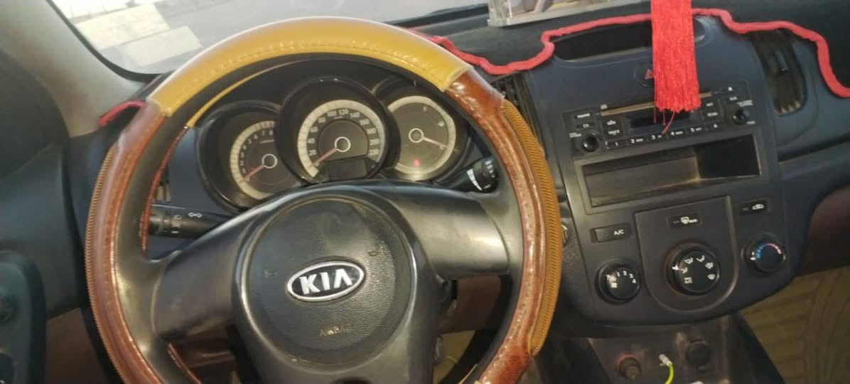 سيراتو 2013 الشكل القديم خليجي مكفول ما عدا الجاملغ المامي بجهت السايق مبدل باسمي مشروع وطني السعر 100وبيها مجال الرقم ***********
