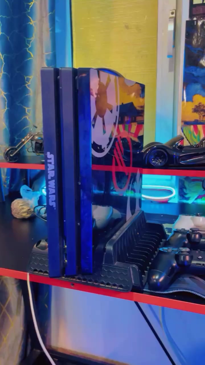 غراض كيمنك للبيع ويوجد بلي ستيشن برو تيره مع اربع اقراص ومع ثلاث يدات نسخه البلي  ديتجل نسخه معروفه ومن النوادر تعتبر
ويوجد شاشه كيمنك 75 هرتز حجم 27 
ويوجد كيبور وماوس ومع مساند لليد 
ويوجد ميز كيمنك زاويه احترافي 
ويوجد كرسي مكتبي مكسوره اليد فقط 
وباقي الغراض التفاصيل بل خاص 
العنوان :اربيل عينكاوه
الرقم/***********
