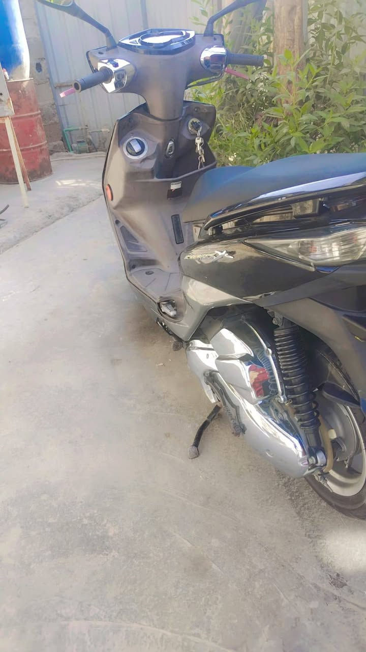 سكنس لد للبيع كفالة عامة بلادية برغي مامفتوح من المحرك جيب فيتر وفحص ترايك وين متريد
الشراي يتصل فقط اتصال ***********
