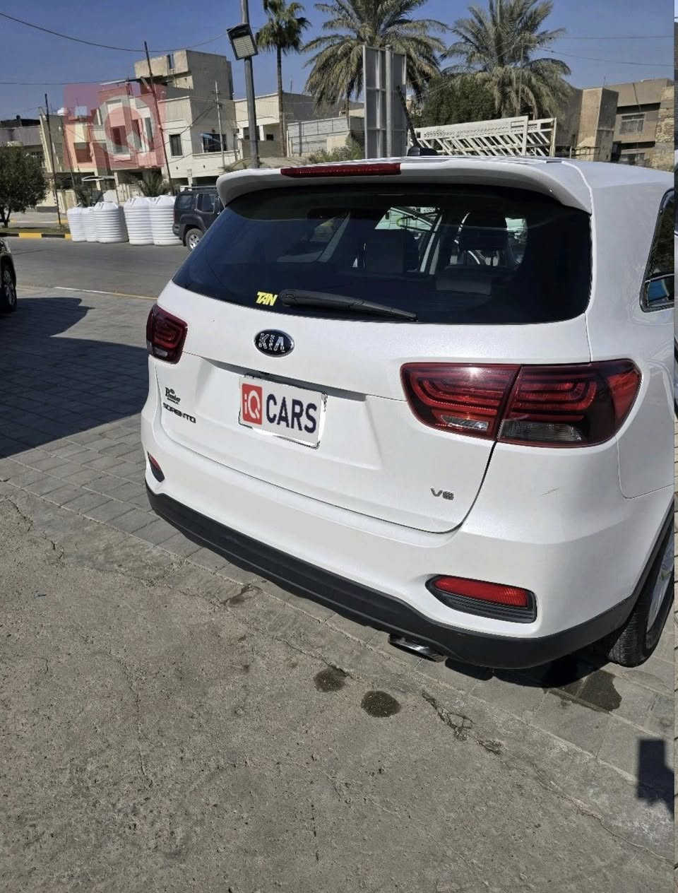 السلام عليكم
سورنتو موديل 2019 وارد امريكي 
٧ راكب 
٦ سلندر محرك 3.3
اللون ابيض صدفي
 رادارات جانبية 
تحكمات ستيرن 
٣ وضعيات قيادة 
دفع رباعي 
 كشنات مدوشمة جلد  
شاشة كبيرة
ضررها جاملغ  الأيمن بامريكا 
وبيها باب خلف السائق مبدل 
خمس قطع صبغ
 تكم وجاملغات خلفية وقمارة مكفولة 
 كير و محرك  وحداديه ممتازة 
السيارة ماشية ١١٢ الف ميل 
رقم بغداد وباسمي 
السعر 185 قفل
رقم الهاتف 
***********
ابو زيد
