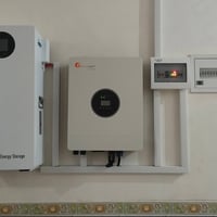 طاقة شمسية • إنفيرترات • بطاريات ليثيوم