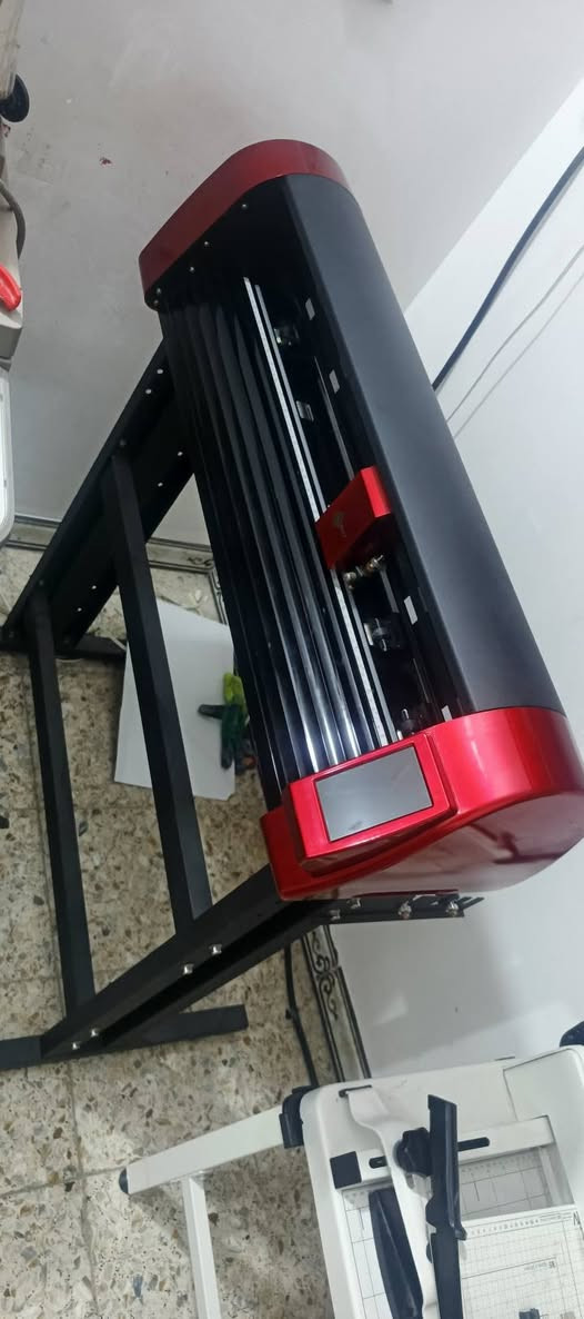 السلام عليكم
جهاز سكاي كت نوع v24 افضل انواع سكاي كت 
يقص اكثر من 800 غرام ورق او ستيكر 
قياس 70 سم الجهاز جديد مستخدم تجربة فقط و ملحقاتة كاملة ويا 
سعر الجهاز 750 الف 
رقمي *********** 
يوجد توصيل
