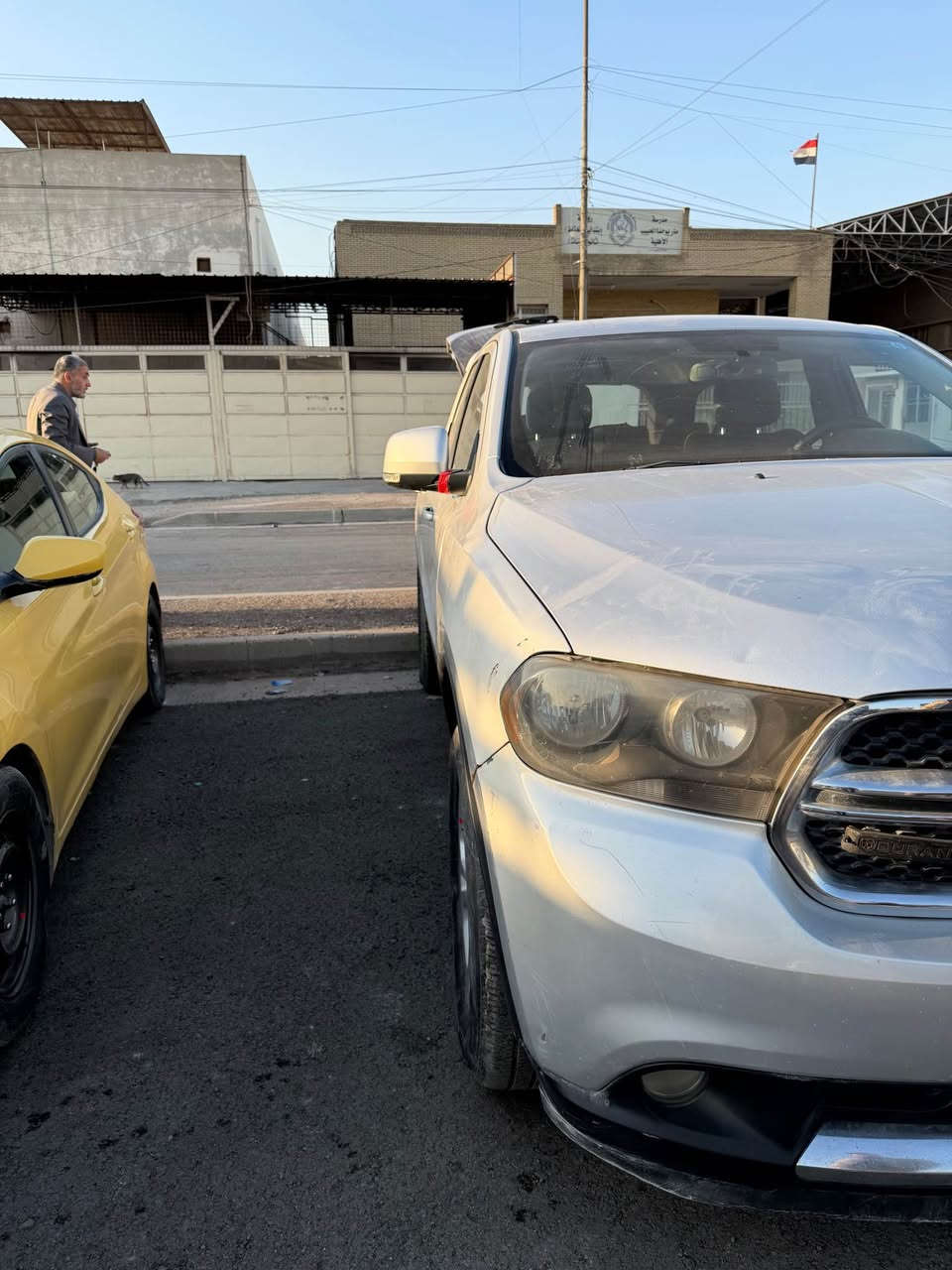 دودج دورانكو موديل 2011 للبيع كلين تايتل 
بدون صبغ 
مكينه 3600 
مواصفات 
تشغيل عن بعد 
بصمة 
كشنات كهرباء الامامية + حضن 
صندوق كهرباء 
شاشة كبيرة قلاب 
AUX + Disc 
فول تحكم ستيرن 
مثبت سرعة 
مدخل كهرباء 220V
تبريد ٣ قطع 
ويل 18 
صدر جديد 
مكينه جديدة 
حدادية جديدة 
السيارة بيها فقط شخط بالجاملغ الخلفي الايمن 
مصلح ومرشوش اساس على كده ممصبوغ 
وبيها طخات بسيطة ممصلحه 
رقم جديد سنويه وهزه جديدة 
ما عليها غرامات تحويل مباشر 
مكانها بغداد شارع فلسطين 
عارضها ب 163 وبيها مجال بسيط 
وهذا رقمي *********** بغداد, العراق
