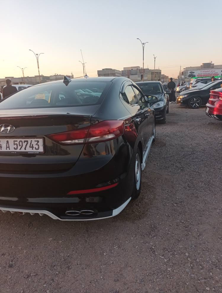 يالله. 
السلام عليك. 
النترى. مديل 18.للبيع. ماشيه 80-ميل
وارد امريكي...جاملق الايسر مبدل... باب جهة العبري. مبدل... دوسه صبغ.. تخم تاير جديد. باتري جديد. سياره حره بئسمي جاهزه للاخير ما بيها اي نقص. 
للاستفسار. ***********.متواجد فقط اتصال البصرة, العراق
