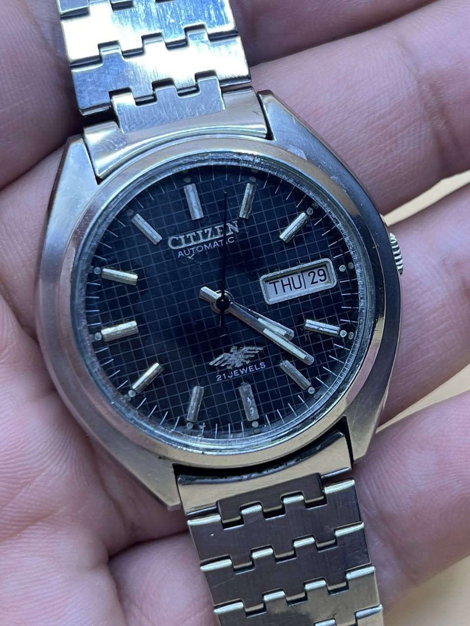 ستزن اوتوماتيك 21 حجر انتاج الثمانينات شهري و اسبوعي  مينا مميزة مربعات سير و بك اصلي دكمة معلمة ستزن قطر 37 ملم

للاستفسار خاص
واتساب ***********
