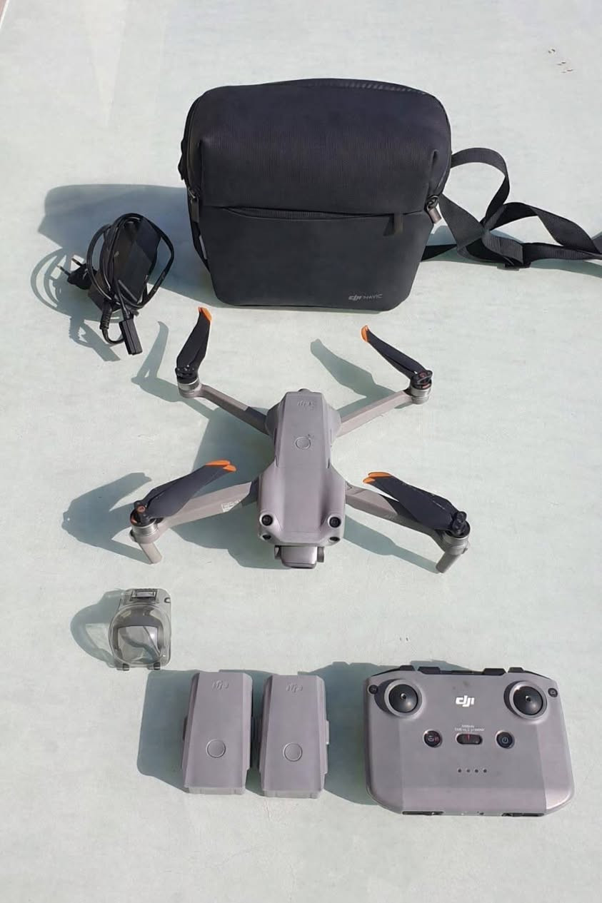 �🔥 للبيع درون احترافي
DJI Air 2S combo 

🚁 درون قوي مناسب للتصوير السينمائي وصناعة المحتوى بجودة عالية

✨ المواصفات:
• كاميرا 20 ميكابكسل مع مستشعر 1 إنج
• تصوير فيديو بدقة 5.4K و 4K 60fps 
• مثبت ثلاثي المحاور (Gimbal) لثبات احترافي
• زمن طيران يصل إلى 31 دقيقة 
• مدى إرسال يصل إلى 12 كم
• نظام تفادي العوائق من عدة اتجاهات
• أوضاع تصوير ذكية (Tracking, MasterShots, Hyperlapse)

🔋 (بطاريات عدد 3)
السعر مليون و100


**إذا كنت صاحب هذا الإعلان وتريد حذفه لأي سبب، رجاءا أرسل رسالة إلى الدعم الفني**