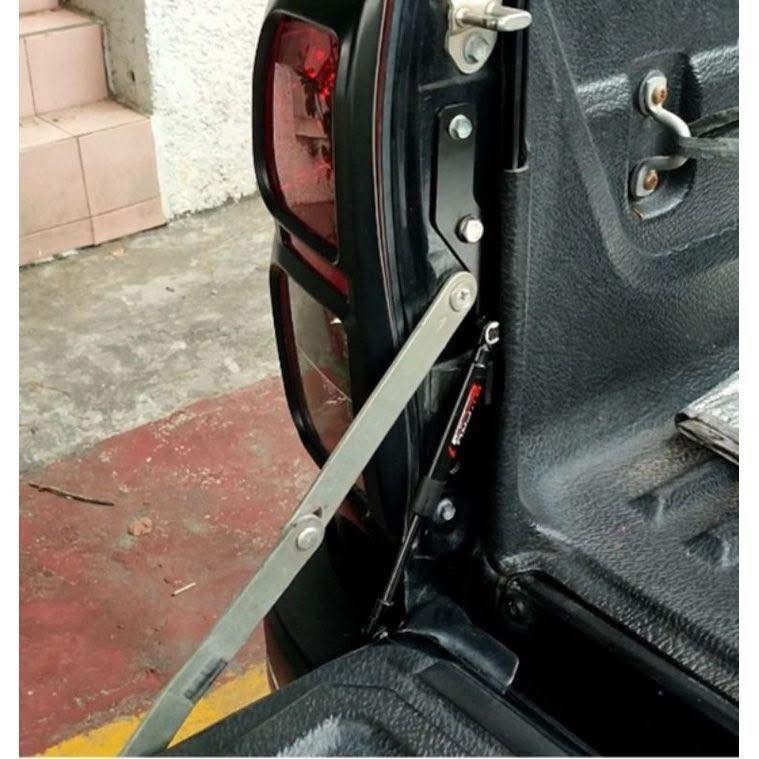 📢 متوفر الآن 💪
1️⃣ جكات  غطاء المحرك
🔹 مناسب لتويوتا هايلوكس 
🔹 فتح الغطاء بسهولة بدون العصا اليدوية
🔹 مظهر أنيق وثبات عالي
🔹 جودة ومتانة مضمونة

2️⃣ جك  الباب الخلفي
🔹 يسهّل فتح الباب الخلفي وينزله ببطء وأمان
🔹 تركيب سهل بدون حفر

📍 العنوان: بغداد – الشعب – حي عدن
***********
🚚 التوصيل متوفر لكل محافظات العراق
قناة الواتساب 

https://chat.whatsapp.com/FJR6Us0L4xCBst3rRsJuAy?mode=wwc
