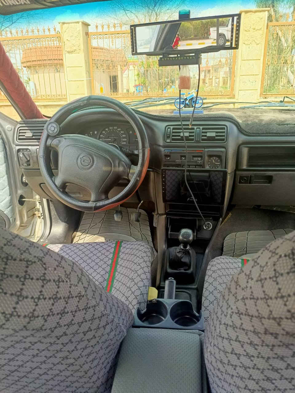 السلام عليكم للمراوس فقط فكترا 20 نظيفه كير محرك شرط سنتر لوك كنترول اربع بوب جهاز انذار كامل شاشه تحكم استيرن بيها بطاقة بانزين مشروع وطني سنويه لل 2028 ادور اوميكا نظيفه او سمند ايراني الي عنده يراسلني او يتصل عليه ***********
