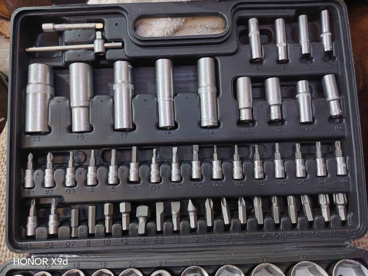 مدري اكول سيت لقم مدري سيت درنفايس 
عمي عده كامله شامله 104 قطع باله اوربيه 
40 الف والتوصيل مجاني 
#عدد #صيانه #لقم #سيارات


**إذا كنت صاحب هذا الإعلان وتريد حذفه لأي سبب، رجاءا أرسل رسالة إلى الدعم الفني**