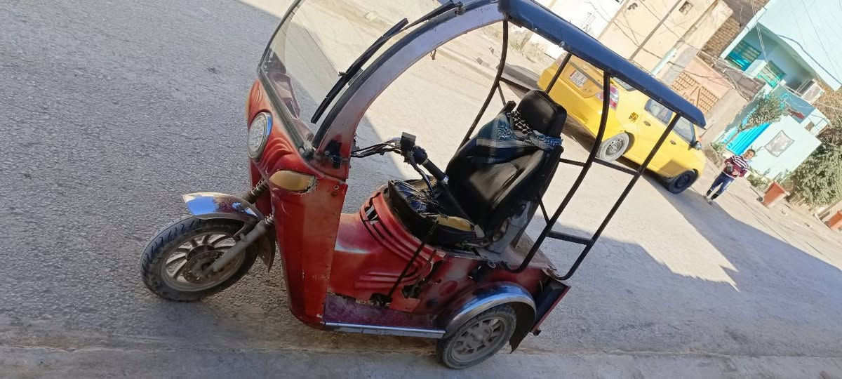 تكتك معوقين :-
دراجة شغاله من كلشي كهربائيات جاهزه 
مكينه شغاله بيها بس كازكت سعرها ٥٠٠ 
وبيها مجال بسيط 
مكلف بالنشر 
***********
