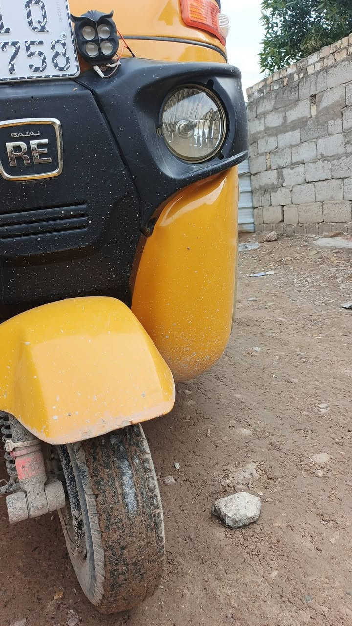 سلام وعليكم تكتك موديل 21البيع السنويه 2020شهر العاشر بس هيه 21 اي خياسات مابيها تكاك حلوه ونضيفه لامعجون ولا ابد بس بيها ضربه خفيفه يم الهندر وراجعه عل بارد مكاني شسر ديالئ الجدد السعر، 7ونص وبيها مجال تحويل ثاني يوم رقم نكليزي وتساب  ***********
