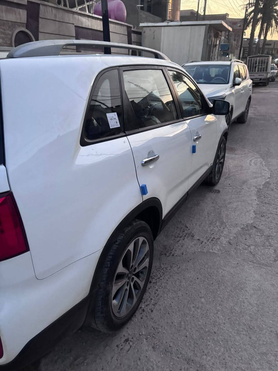 السلام عليكم
سورنتو 2015 للبيع 
سياره نظيفه جداً 
ماشيه 59 الف 
فول مواصفات 1/1 كويتي 
كراسي كهربائية تدفئه تبريد 
مكاني البلديات ***********
السعر 210
