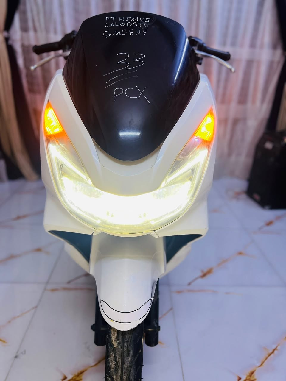 السلام عليكم شpcx جيل الثاني جديده لوك مكفوله كفاله عامه مكينه برغي ممفتوح بيه  كفرات اصليه شلعه معدل فول دراجه مال جناي السعر مليون 450 وماكو هيج سعر متوازي عل بيعه الهاتف *********** العنوان بغداد اتصل وبيك خير ودلل
