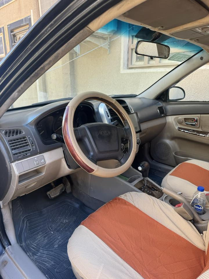 السلام عليكم…..
كيا سيراتو موديل 2008 
متومه دهوك وجاهزه 
گير ومكينه مكفولات 
تخم تاير هسه شاده 
حداديه جاهزه وكامله
كهربائيات كلها كامله
جام كهربائي 
شاشه كبيره 
السعر ٤٣ وبيها مجال
مكان كربلاء ***********
