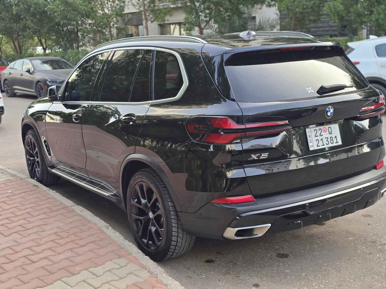 بي ام دبليو X5 موديل 2024 للبيع
لون أسود مرقم أربيل فول مواصفات 

السيارة مغلفة PPF ومظللة
كلين تايتل ومكفولة كفالة عامة من الضربة والصبغ والبارد
بحالة الوكالة

المواصفات:

• كاميرات 360
• حساسات 360
• رادارات 360
• TwinPower Turbo
• شاشة BMW Curved Display
• شاشة عدادات رقمية
• شاشة وسطية لمس كبيرة
• نظام iDrive 8.5
• Head-Up Display
• كاميرا خلفية عالية الدقة
• كاميرا أمامية
• كاميرات جانبية
• Surround View
• 3D View
• Parking Assistant
• حساسات أمامية وخلفية
• نظام النقطة العمياء Blind Spot
• رادار جانبي
• رادار قراءة خطوط الشارع
• تنبيه الخروج من المسار
• اهتزاز الستيرن عند الخروج من المسار
• تحذير الاصطدام الأمامي
• فرملة طوارئ أوتوماتيك
• كشف المشاة
• نظام الثبات
• مانع الانزلاق
• نظام نزول المنحدرات
• فتحة سقف بانوراما
• إنارة داخلية متعددة الألوان
• مقاعد كهربائية
• تدفئة وتبريد للمقاعد
• ميموري للمقاعد
• مكيف أمامي وخلفي
• مكيف أوتوماتيك متعدد المناطق
• فتحات تكييف خلفية
• دركسون مالتي فنكشن
• ستيرن كهربائي
• شفتات ستيرن
• بصمة تشغيل
• مفتاح ذكي
• دخول ذكي
• تشغيل عن بعد
• Auto Hold
• Auto Start / Stop
• أنظمة قيادة متعددة
• نظام ملاحة
• Apple CarPlay
• Android Auto
• Bluetooth
• USB-C
• شاحن لاسلكي
• نظام صوتي ممتاز
• باب خلفي كهربائي
• مرايا طوي كهرباء
• مرايا قلاب
• أضوية LED ذكية
• جنوط BMW أصلية
• إطارات عريضة
• عزل ممتاز
• ثبات عالي
• أداء قوي
• تدفئة وتبريد ستيرن

السيارة مغلفة تغليف درجة ممتازة بضمان 10 سنوات
ومظللة مع كارت تظليل

المكان: بغداد - حي العدل

رقم صاحب سيارة ***********
