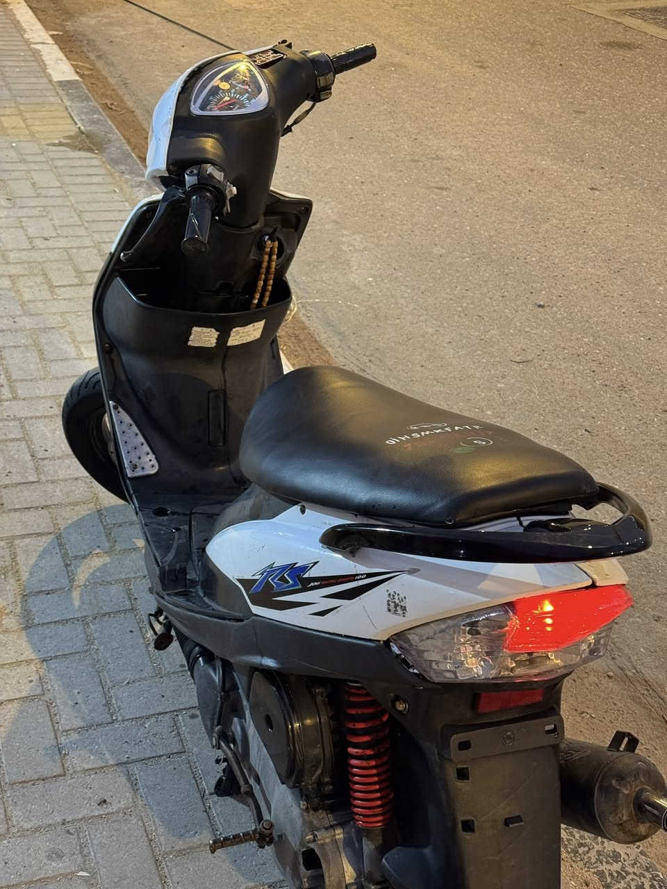 السلام عليكم ماكس عدله للبيع دراجه احلى من الصور بالف مره  كل قطعه بيها شغال وبلادي بدون أي نقص جميع النواحي 
الكهربائيات ✅
الأشاير ✅
الهندر✅
السلف✅
دبلات✅
لايت عالي ناصي ✅
كل القطع شغالة %100
الدراجة ختم واحد 
محركها صافي وانعم من ناعم دراجه ماشاءالله ربع ماتصرف عليه يشهد الله 

السعر 750 وبيه مجال كلش قليل 

المكان بصره حي المهندسين 
 الشراي يتصل ***********
