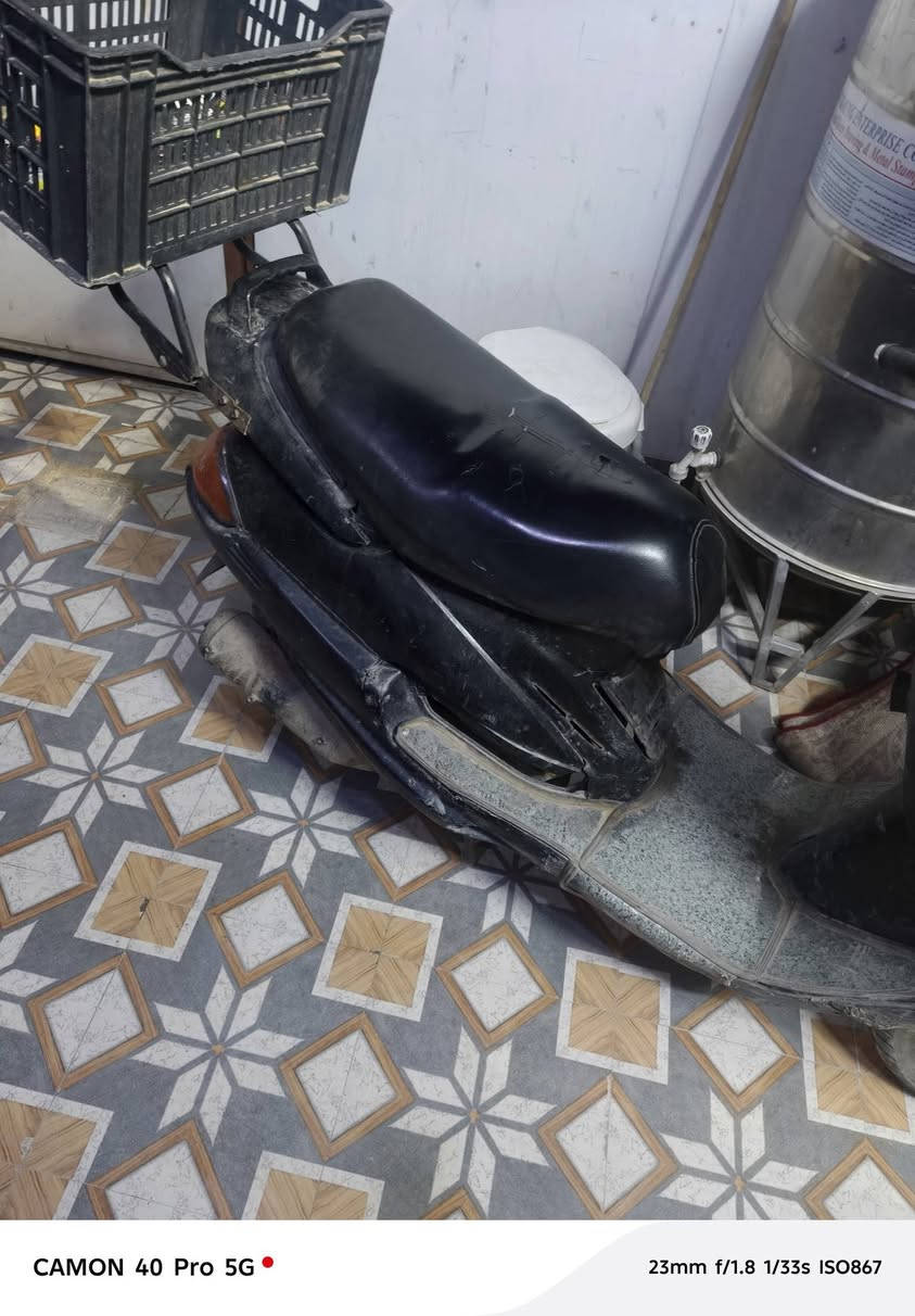 دراجه فراشه فضائي للبيع كاطعه ذراع تشتغل بس متمشي كفراته زينه كوم حديد سعره 150 الف 
***********
