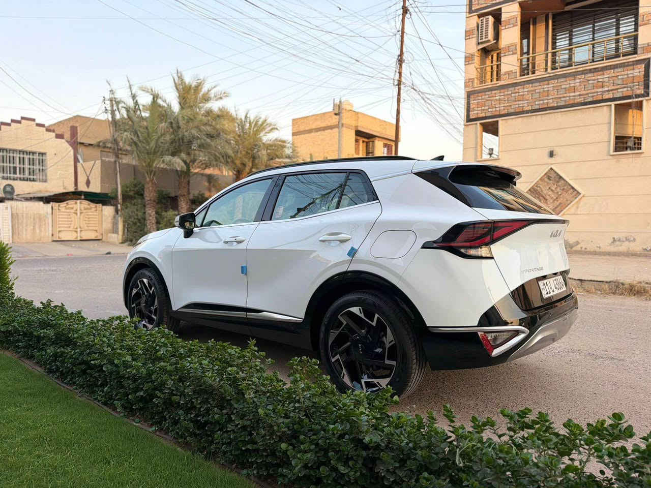 السلام عليكم 
سبورتج موديل 2024 خليجي فول مواصفات 
رقم بغداد باسمي تحويل ثاني يوم ماشيه 22 الف كيلو متر 
المواصفات : بانوراما ، بصمة ، داخل بيجي ، شاحن وايرليس ، تدفئه بالمقاعد وبالستيرن ، مقاعد كهرباء  السعر (230) وبيهه مجال بسيط 
السياره مكفوله كفاله عامه عدا بارد شي بسيط بالباب الخلفي 
*********** مكاني مجمع الصالحية بغداد بغداد, العراق
