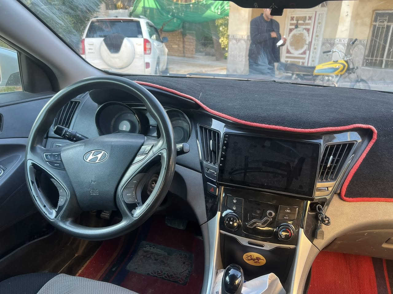 السلام عليكم سوناته 2013كفاله من كصه ونقل جثه وعيب الشرعي مداور ثانييوم ماعده بارد بلباب الخلفي سياره جاهزه من حداديه وتبريد ومكينه وكير سياره حلوه وجاهزه السعر 125وبيه مجال  والشراي يتصل ويدلل هاذه رقم صاحبه ***********
