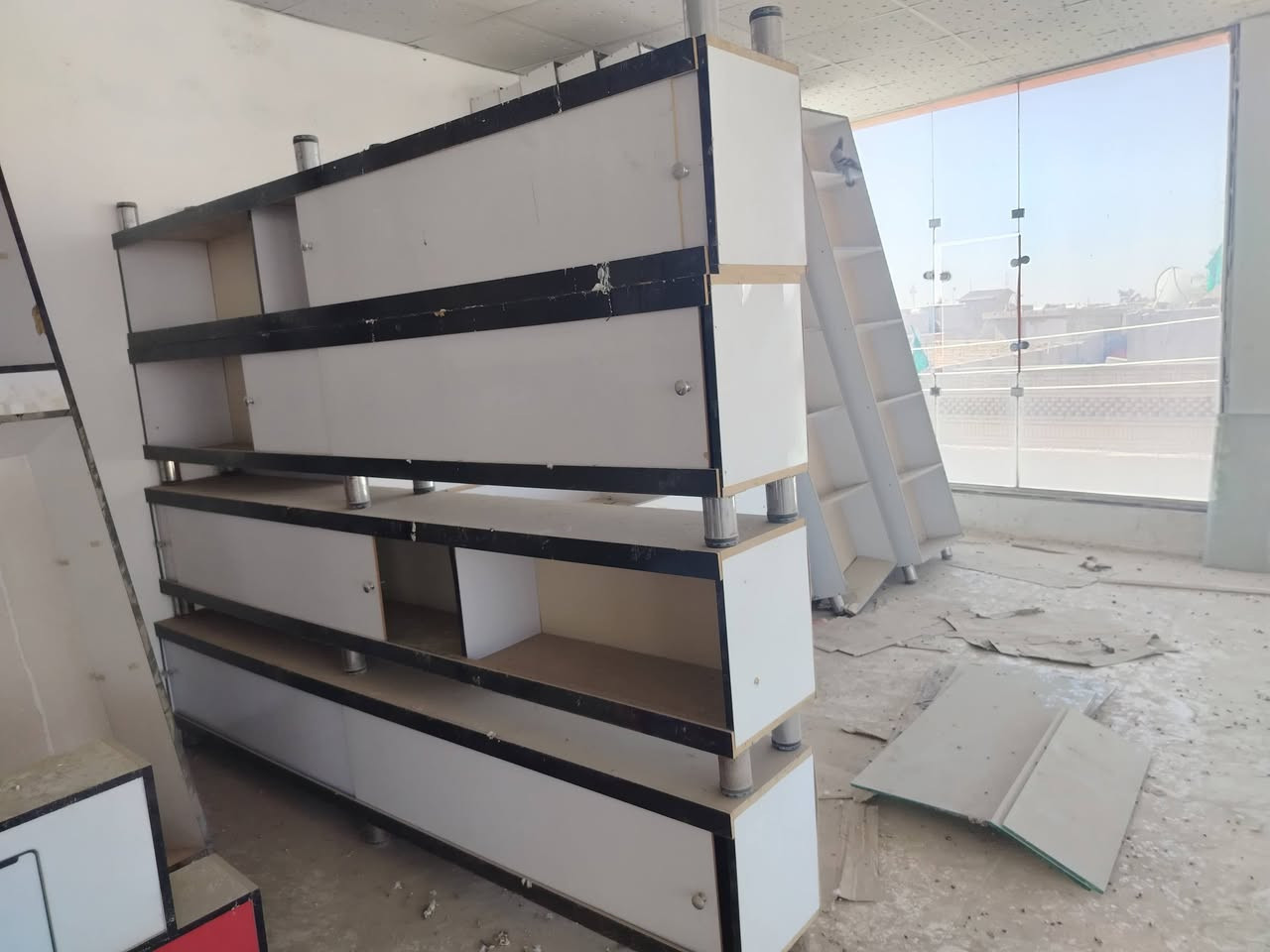 السلام عليكم
بافرينات او رفوف ام دي اف للبيع
***********
