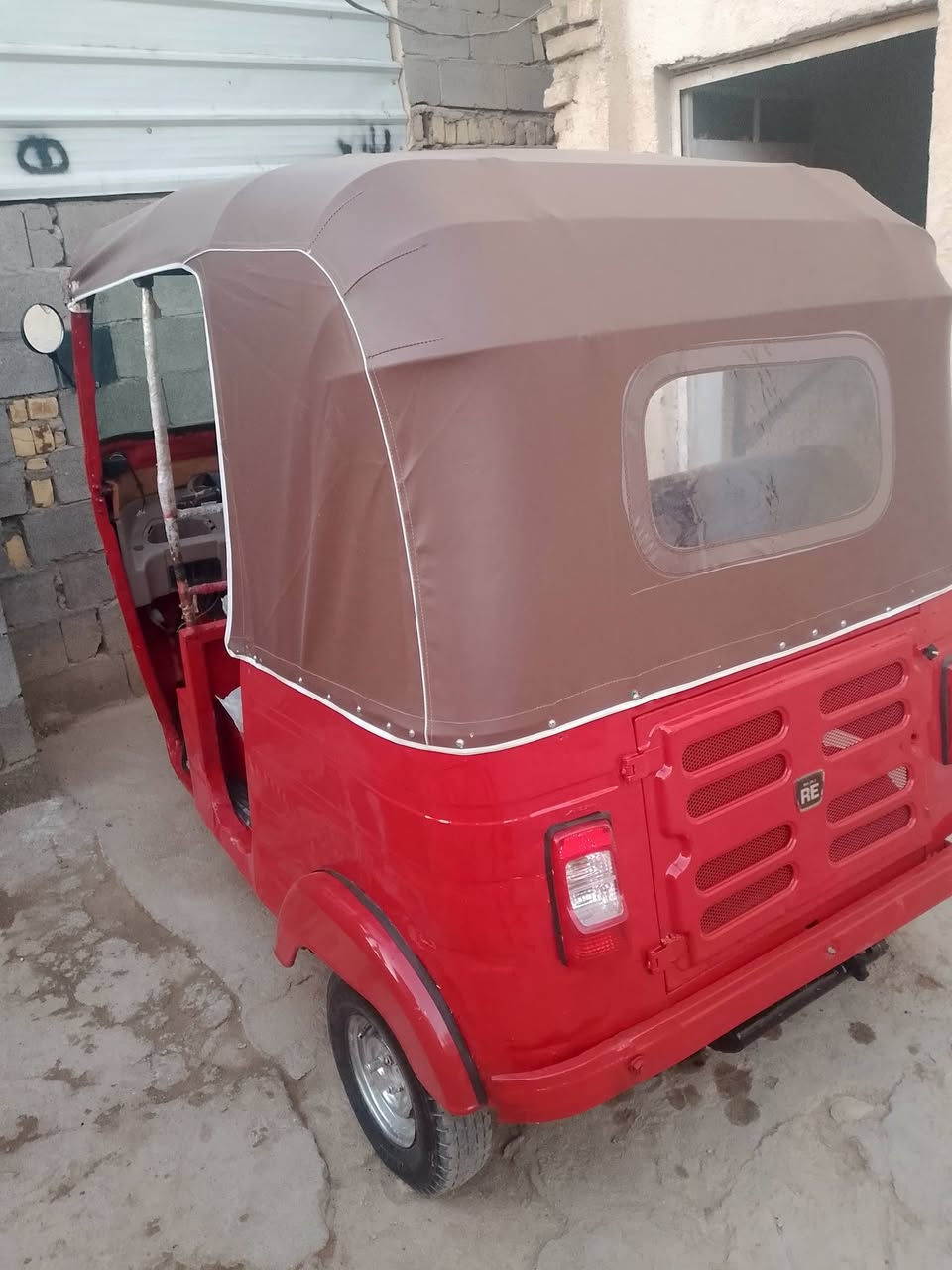 السلام عليكم تكتك موديل 17اوراق اصوليه اوكف بل صوليات مصبوغه صبغ عام وتعمير جديد السعر 3600الشراي تصل ودلل ***********بكانها العماره مغربه
