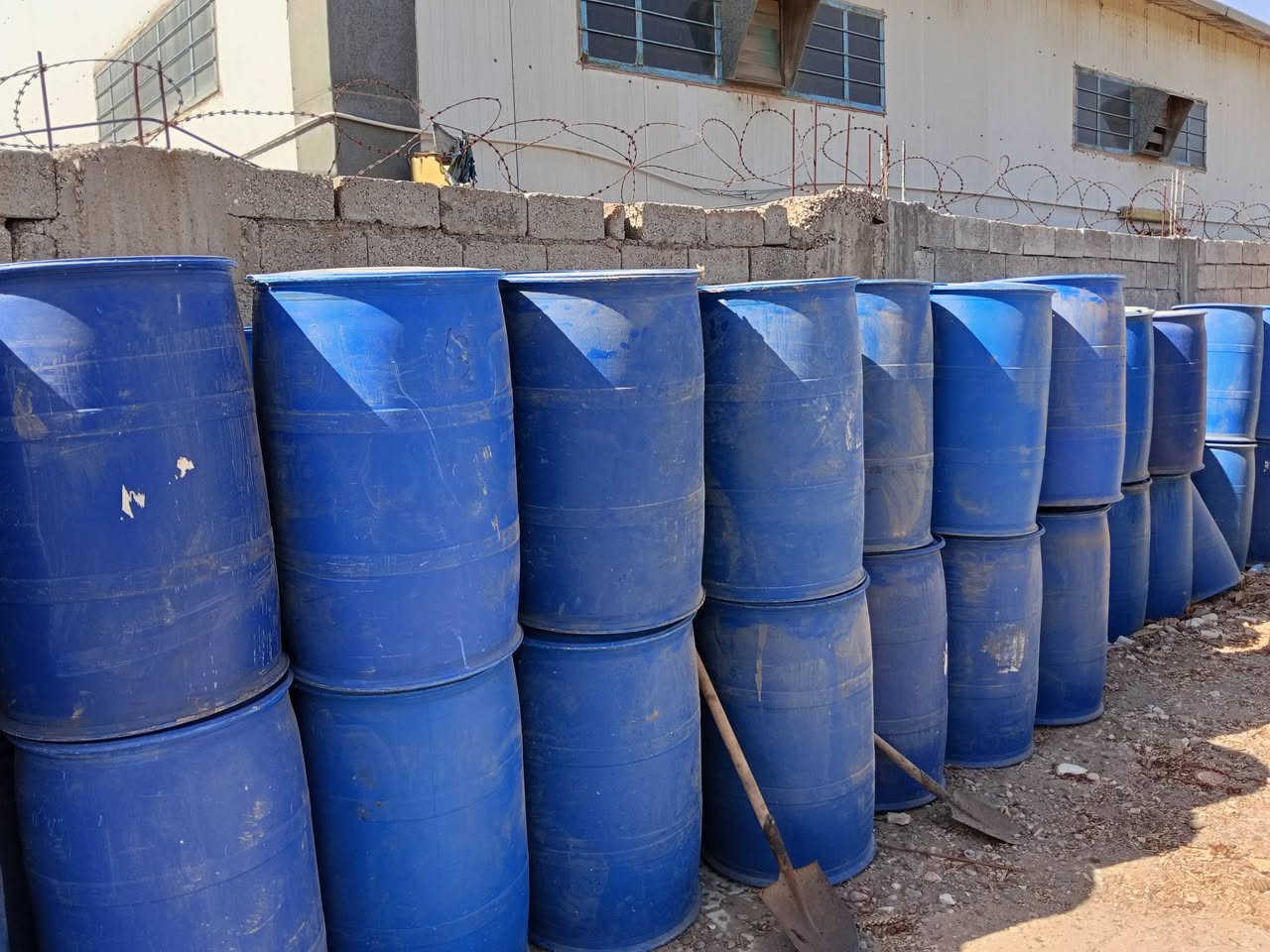 السلام عليكم
برميل ازرق باب أول 

درجه وله   220 لتر 

سعر واحد 25 

و كل 10 واحد مجاني 

كميه خير من الله 

تصفيت مخازن 

الإستفسار ***********
