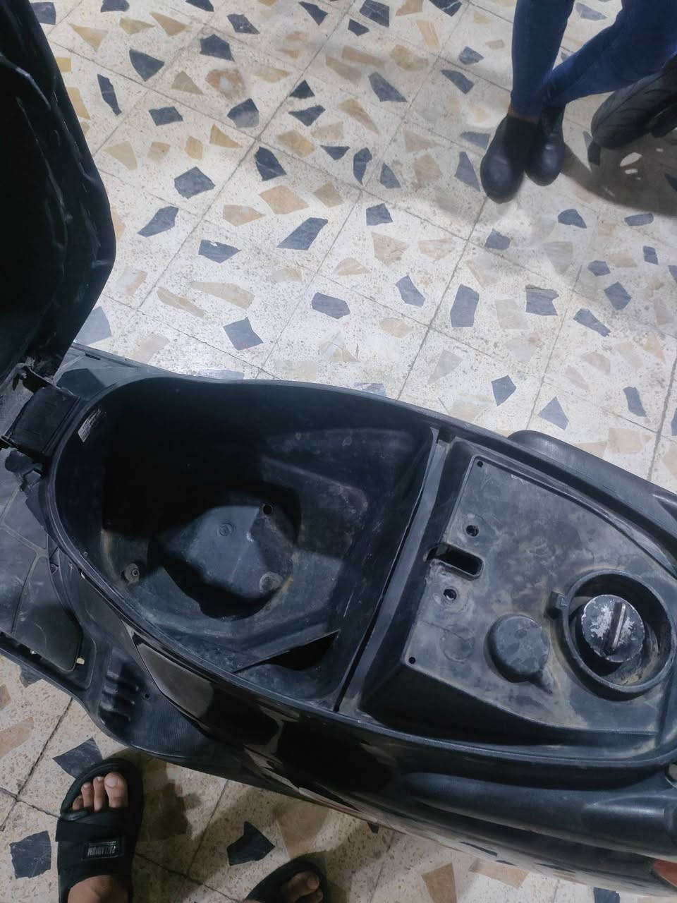سلام عليكم سبيسي مجفته مكينه ناعمه كهربائيات شغاله بيها صوت اكسل سعر 400 العنوان كوت الشرقيه ***********
