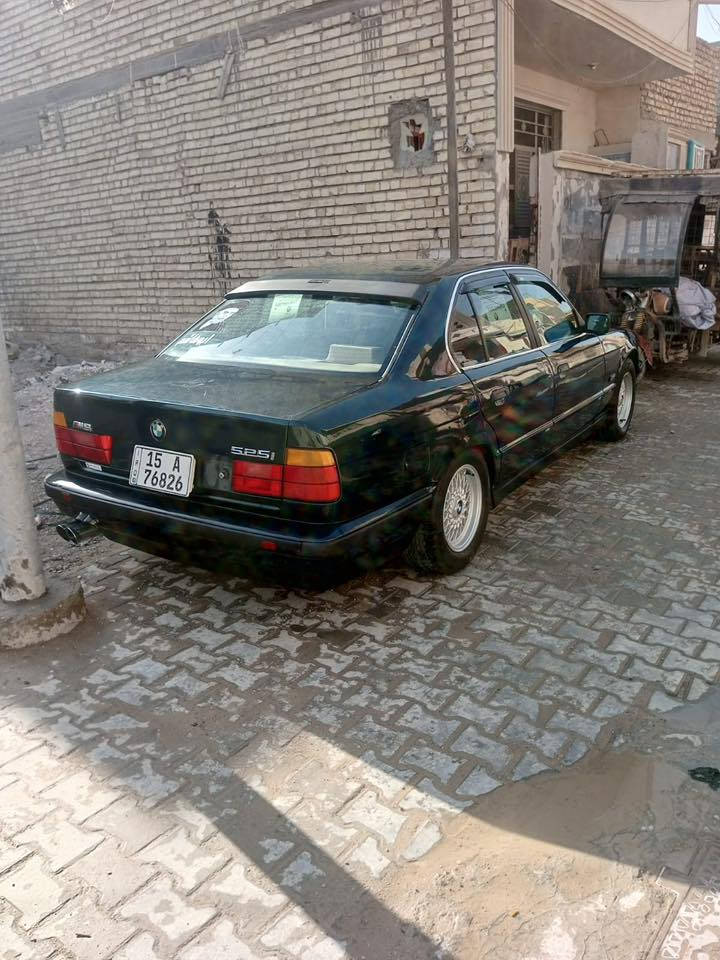 السلام عليكم سياره لبيع بي ام موديل 91محدثه 94بجم عريض مكينه 6سلندر فانوس مسكر تخم تاير حداديه جديده  غرفه جديده جلد سياره نضيفه رقم انبار انكليزي بسمي تحويل مباشر تواصل على رقم ***********
