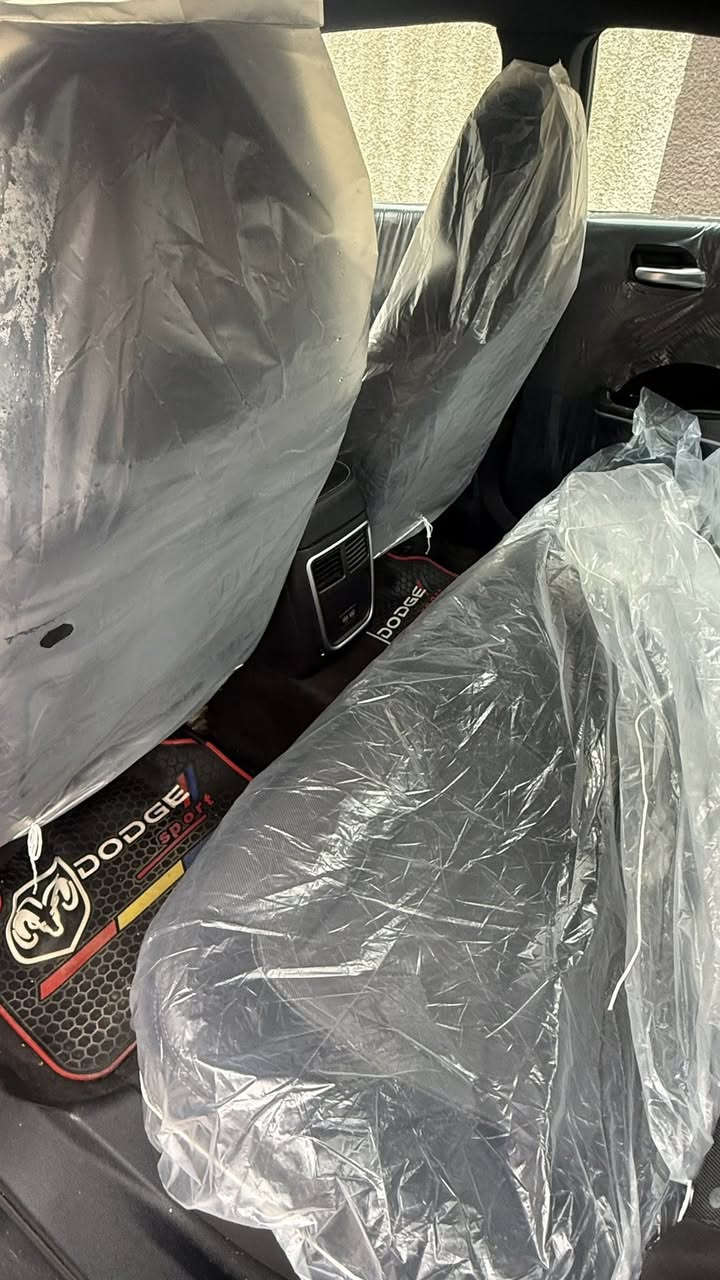 جارجر 2016
Sxt
شاشه جبيره 
قطعتين تبريد 
لايت زنون 
ماشيه110
ب اسمي
بيه قطعتين صبغ 
وشخوط بسيطه 
رايدها ب174وبيه مجال بسيط
***********
