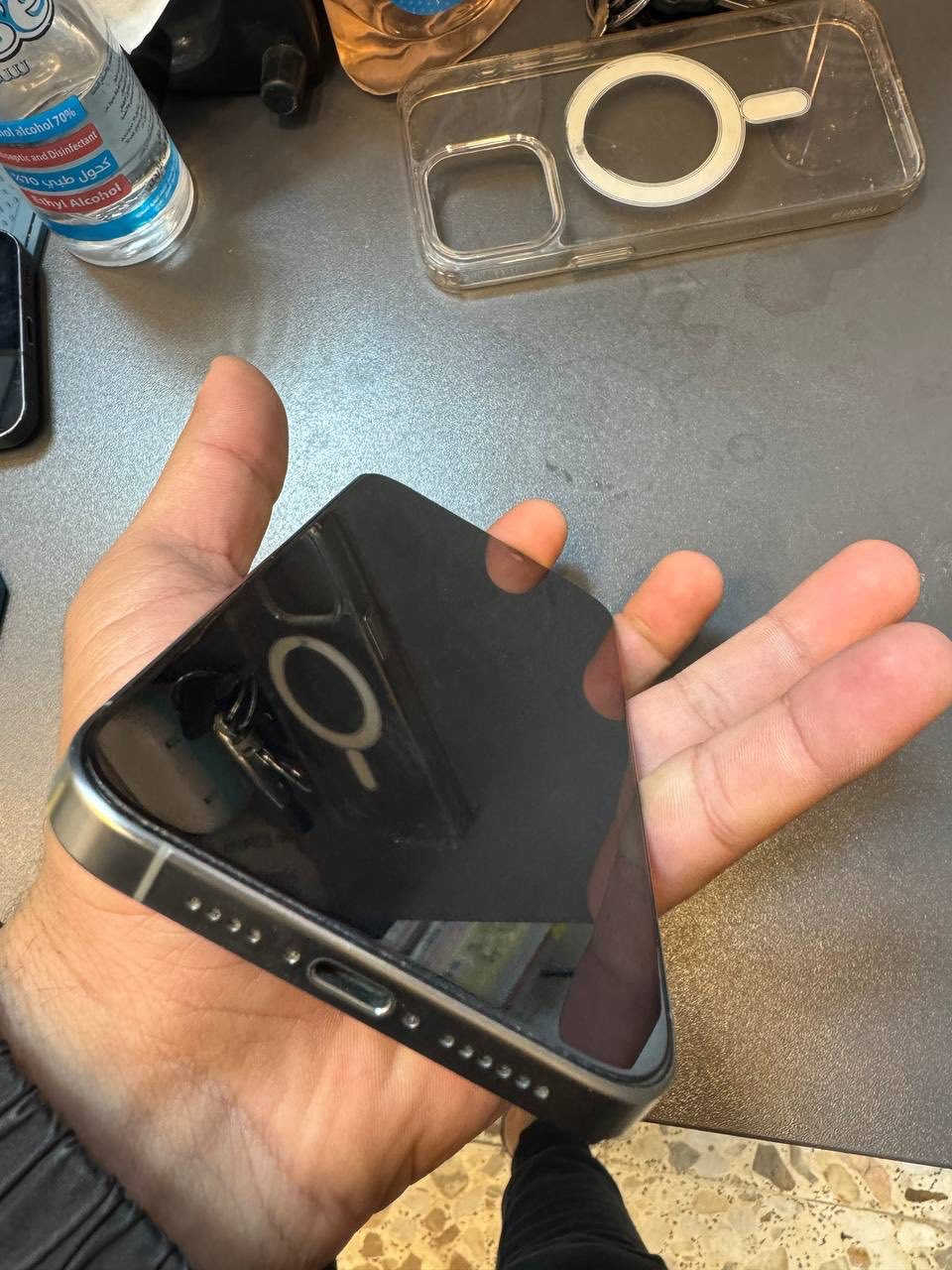 السلام وعليكم 15 برو ماكس جهاز نضيف مكفول من الشخط ممفتوح ولا مبدل بي شي ذاكرة 256 بطارية 86 ويا كارتونه مطابق مكاني بغداد الشعب متواجد خاص 
سعرة ٩٧٥ وبي مجال بسيط 
*********** واتساب 
*********** خط
