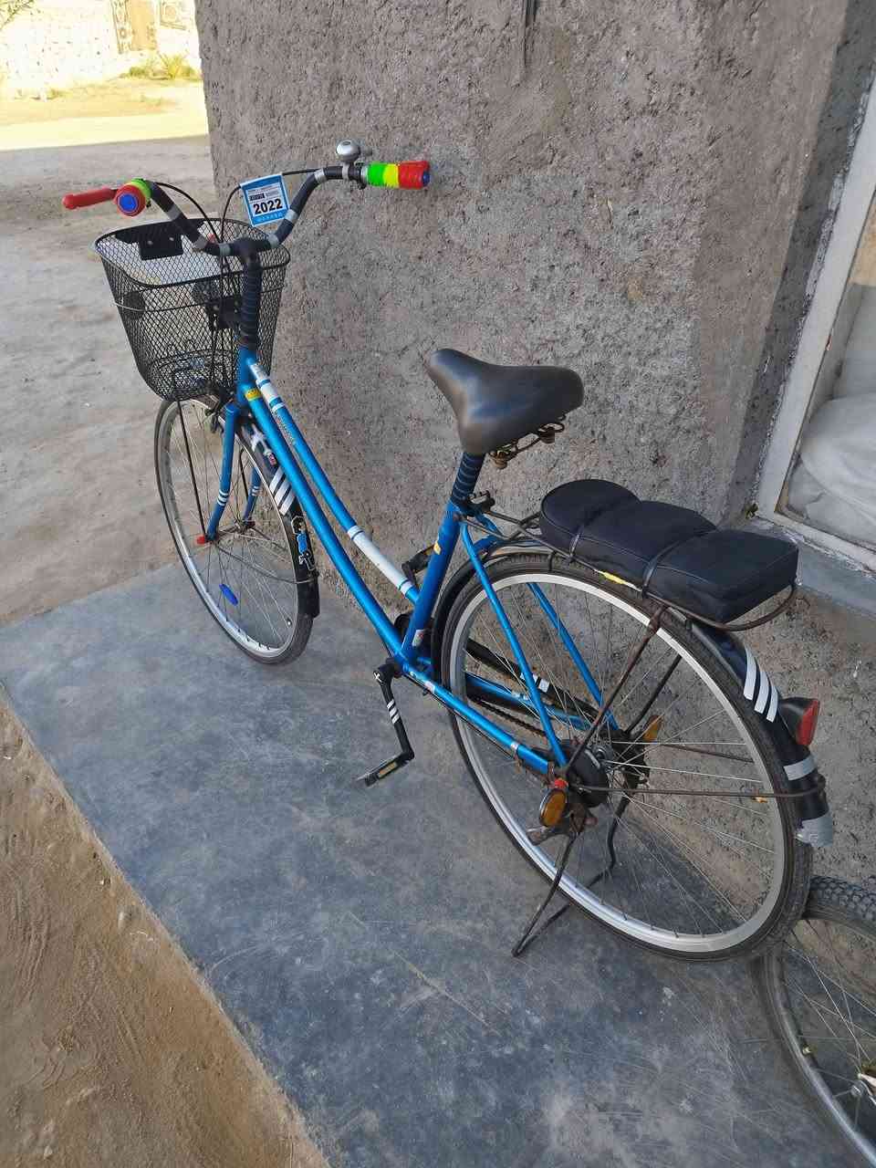 سلام عليكم اخوان بايسكل لبيع حجم 27 مابي اي نقص كلشي بي نظيف فول مابي اي نقص ياباني اصلي  ول سعر. `10 100 الف وبي مجال بصيط وهاذا رقمي ***********
