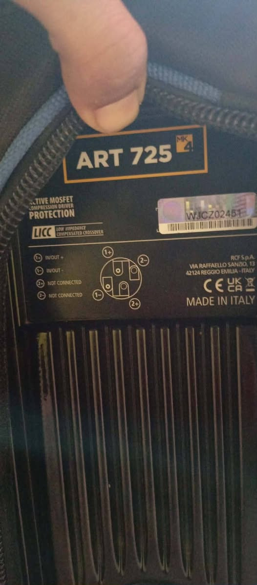 آر سي اف RCF 725 إيطالي الاصلي 🇮🇹
#سعر الزوج 15 ونص 
📌السماعات كفاله وجدا نظاف📌
#سوق_الشيوخ


**إذا كنت صاحب هذا الإعلان وتريد حذفه لأي سبب، رجاءا أرسل رسالة إلى الدعم الفني**