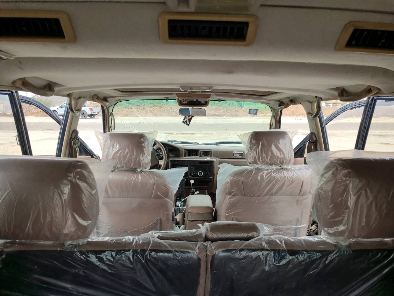 لاندكروز موديل 97 
رقم بغداد سنويه لل27 
مكينه بلاد 4500نوزل 
كير اوتماتيك 
دبل تانكي ودبل فيتبم 
دفع رباعي شغال 
غرفه معمره جديد فرشه كشنات بطاين كهربائيات كلهة شغاله فتحه شغاله السياره جاهزه بلاديه مامصبوغه بيهة جراد 
