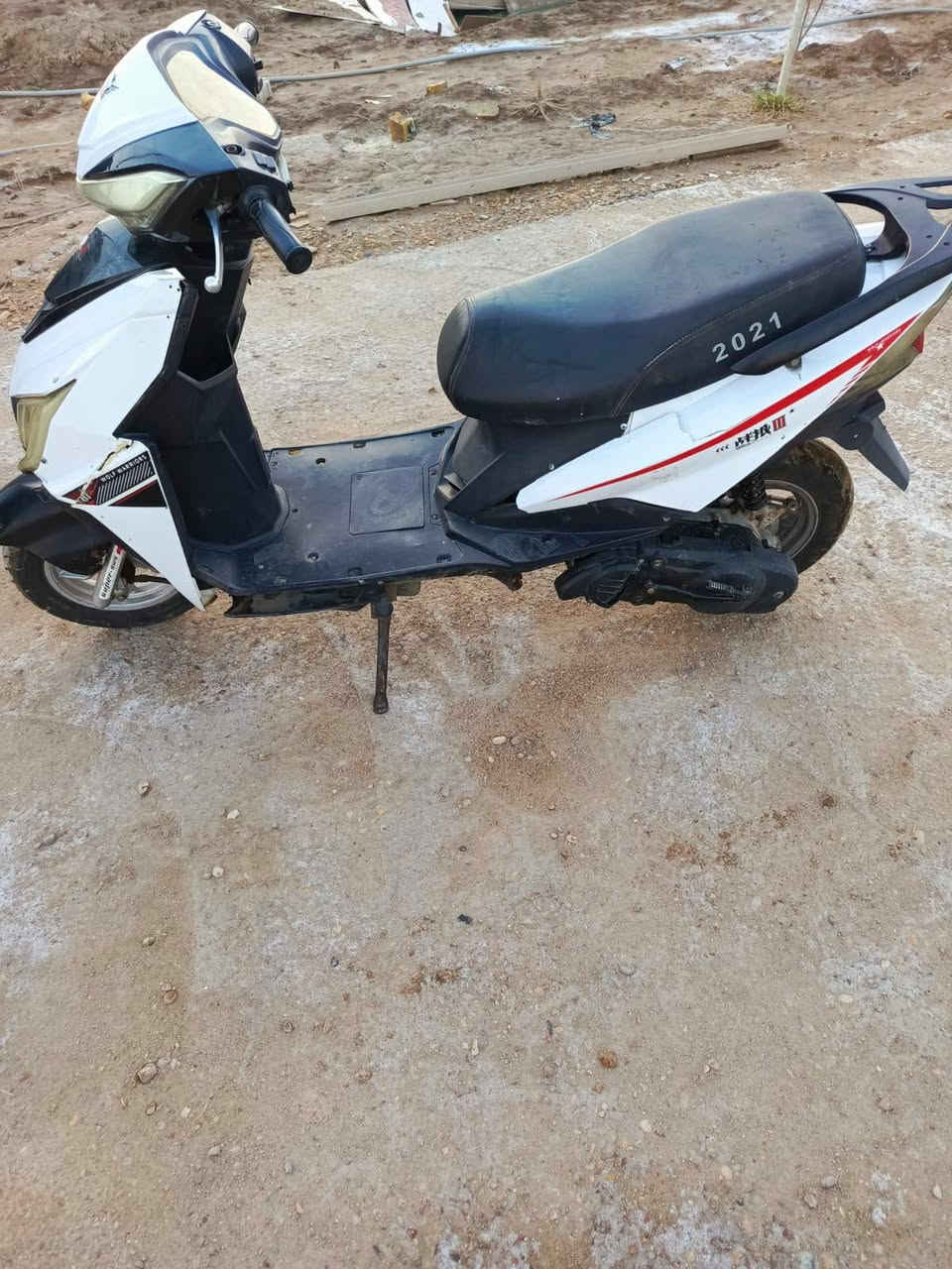 السلام عليكم دراجه للبيع كهربايات كلها شغاله دراجه نقيصتها بس شوته وكابريتر تخربط السعر 200 الرقم ***********
