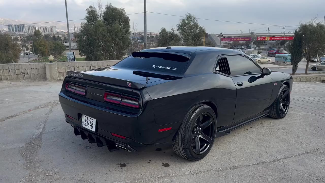 دۆج چاڵنجەر دوبەی مۆدێل  ٢٠٢٣
٩٨ گەڵا و مەجالێکی برایانە 
و لەگەڵ ڕیزما مەعرەز چیو فێرس خۆر معەمەلەی نەکات 
سەیارەکە ساخە زۆر جوانە عام بۆیاخ و سەقفی مەعجونی هەیە و بە شەرتی ئەوەی وەرگەڕاو نەبێت و ناو گرتنی نیە سەیارەکە ٣٥ هەزار مایل ڕۆشتوە
٤ تایە لۆک
٤ ویلی هێڵکات
٤ تابوگە 
دەعامی هێڵکات 
بۆنیت هێڵکات 
تازە ڕۆنی مۆتڵ تێکراوە 
سەیارەکە جایزە و بە شەرتی گێڕ و مەکینە 
و سەیارەکە لە سلێمانیە 
0770 504 3435
