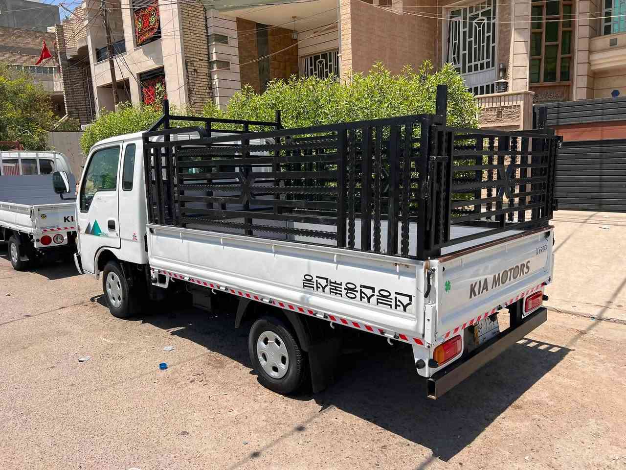 السلام عليكم للبيع كيا مديل 99. رقم بغداد سنويه جديده تحويل مباشر.  محرك 3000. جديد.  قماره قلاب مكفوله من ضربه وكص.  مكانات صبغ ممثره.      شاصي كفاله عامه شرط كير اكسن حداده تخم تاير كله جديد.  محجر غلاف دوشمه كهربيات كله شغال. باور مشط سياره جاهزه تحويل مباشر.  مكاني بغداد.   السعر.  67.  ورقه. وبيها. مجال.   
هـ.   ***********.  اتصل.     وتدللل.    💖
