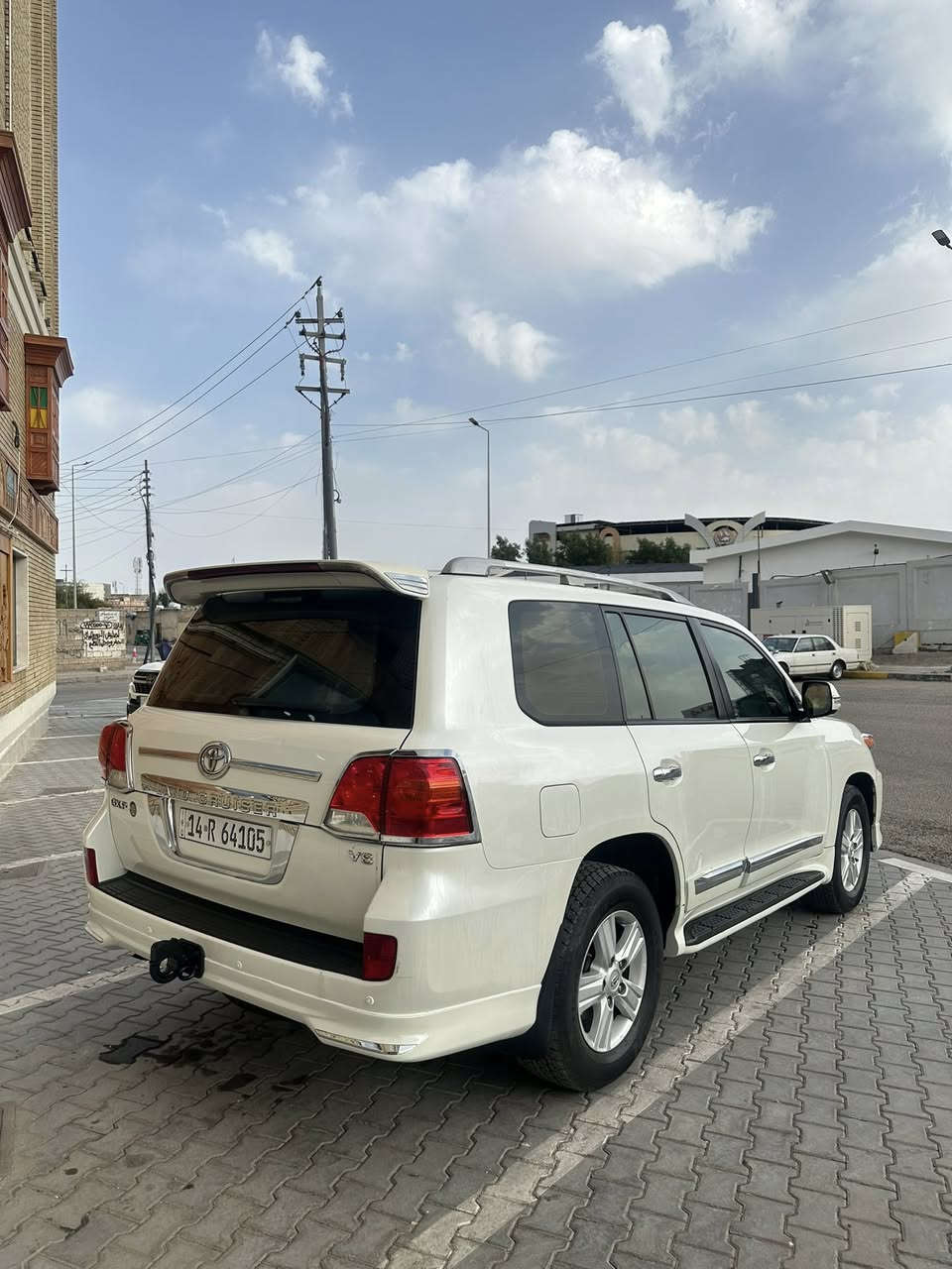 لاندكروز 2014 خليجي  رقم بصره جديد تحويل ثاني يوم  مكفول صبغ ضربه تبديل عد بارد بسيط
فول موصفات 1/1
حساسات امامي خلفي كامره خلفي   فتحه كشنات كهرباء مري شفط بصمه تشغيل عن بعد تبريد 3قطع لد امامي خلفي لايت زنون  تحكم  ستران شاشه بل قماره باقي موصفات معروفه سعر 348 بيه مجال لشراي يتصل ***********. ملاحضه: سياره مكينه 8سلندر مامفتوحه جديد سياره كلش
