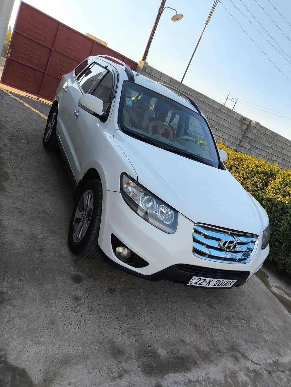 للبيع 
سنتافي 2012 خليجي فول الفول 1/1
 السعر مناسب 145 وبيهه مجال بسيط جداً
صبغ قطعه وحده چاملق امامي فقط بدون دواخل 
محرك 2400 دوش شرط 
محرك كير تبريد ثلج وتدفئه شرط نار  
طخم تواير جدد وصدر طبه
مواصفات فول الفول  سيارت بيت ما متعوبه 
تحكم ستيرن كامل مع تثبيت السرعه 
سلايت فتحه 
بصمة ابواب وبصمة صندوق 
بصمة تشغيل 
سبعه راكب 
ثلاث قطع تبريد 
شاشه ايباد 
كامره خلفيه 
داخل لونين صاج
حته بيهه جرس على ال١٢٠ 
اشاير بل مري ومري شفط
رقم اربيل جديد هزه سنويه جديده شرط التحويل
السياره بأسمي شخصياً
***********
مكان السياره صلاح الدين الشرقاط الحوريه
