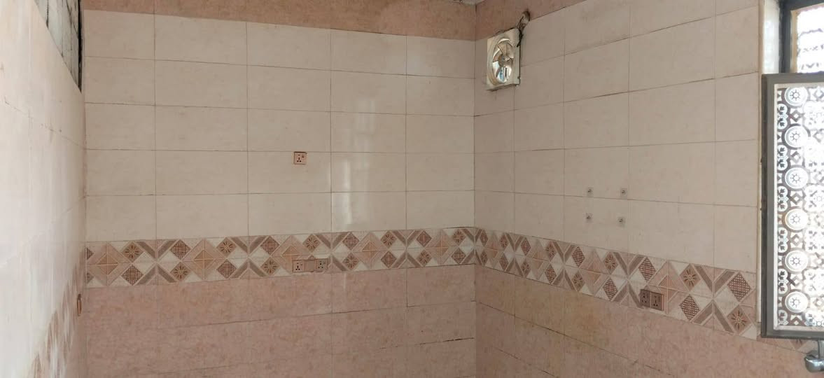 دار للبيع الشيشان الاولى ع الشارع قريب السايدين مال مغربه بشارع الملعب الخماسي مساحه 130 متر طابو سعره 105 وبي مجال 
***********
