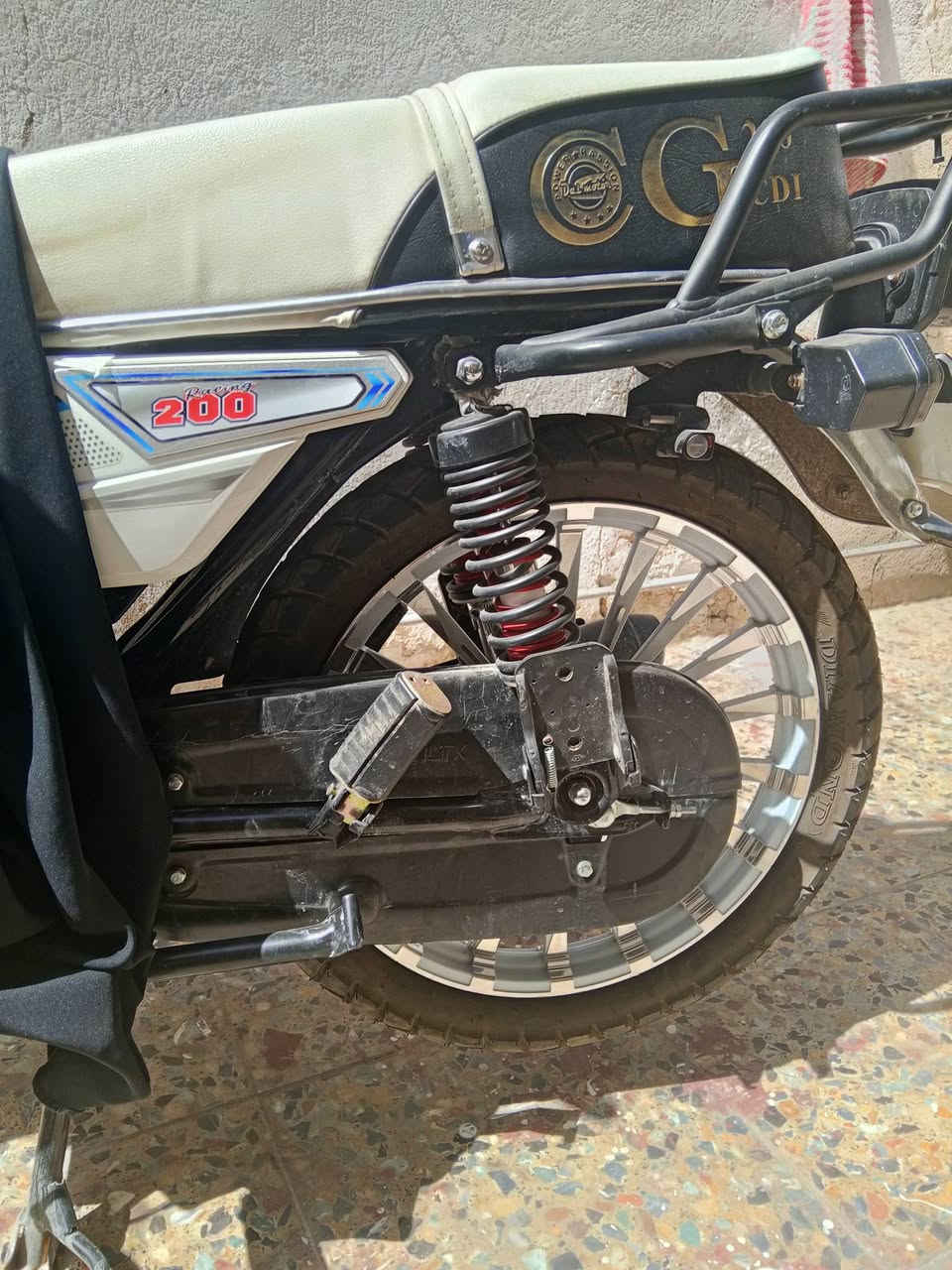 سونيك 2025
دراجه جديده ماشيه 2450 حقيقي 
مكينه 200cc
مكينه cbf ضاغطه وزنجيل مانع ارتجاج 
سعر 900 قفل للعلم سعر 0 كليو مليون و100 
للتواصل ***********
